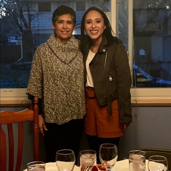 Meet your Posher, Amanda - Picture 2 of 4